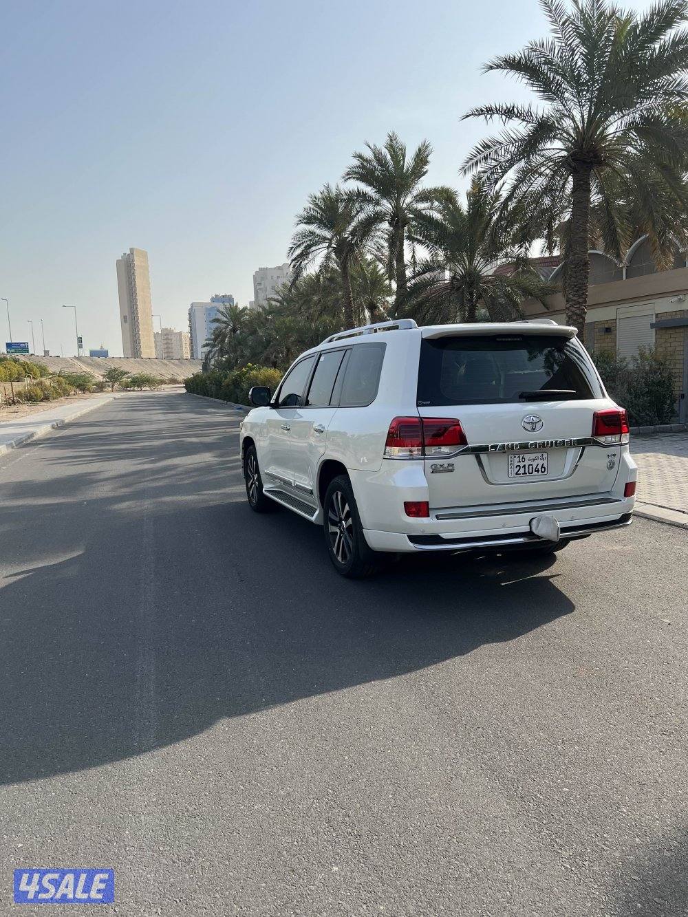 للبيع لاندكروزر موديل 2019 المالك الاول ماشي 56 الف4
