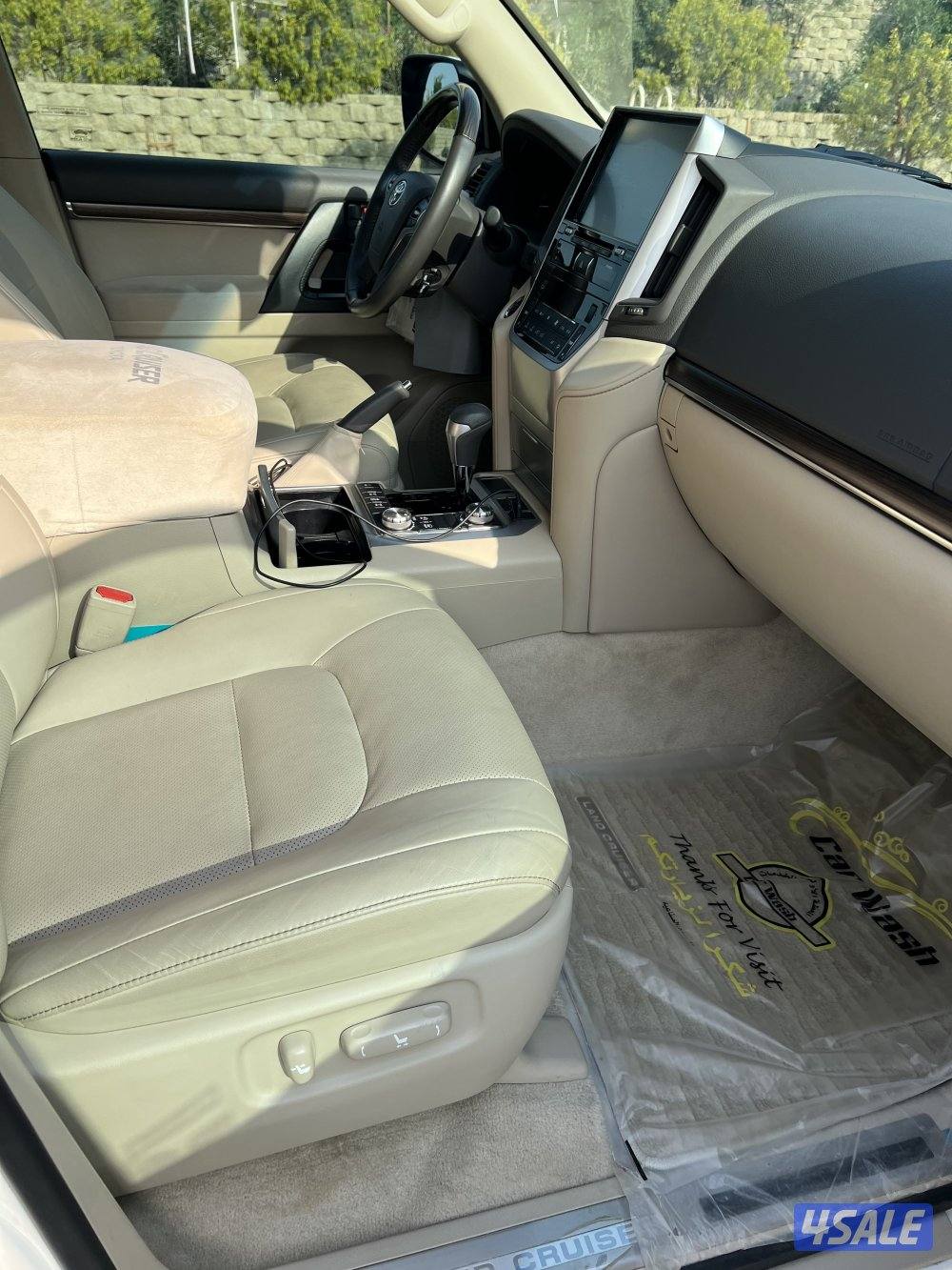 للبيع لاندكروزر موديل 2019 المالك الاول ماشي 56 الف6