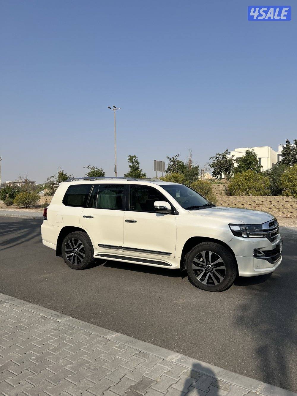 للبيع لاندكروزر موديل 2019 المالك الاول ماشي 56 الف7