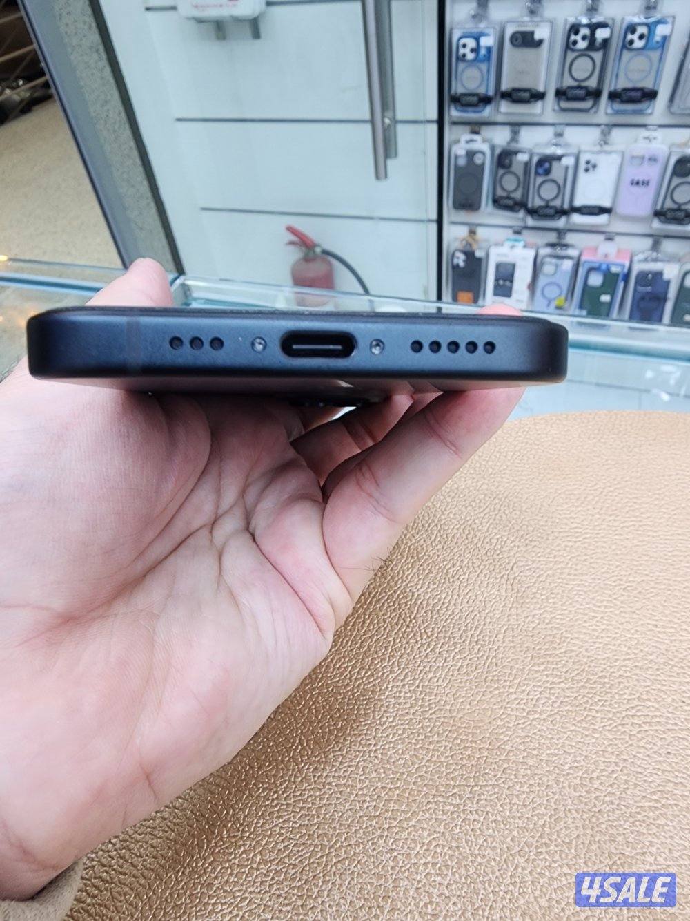 iphone 15 128gb black just open box only one cycle count.2