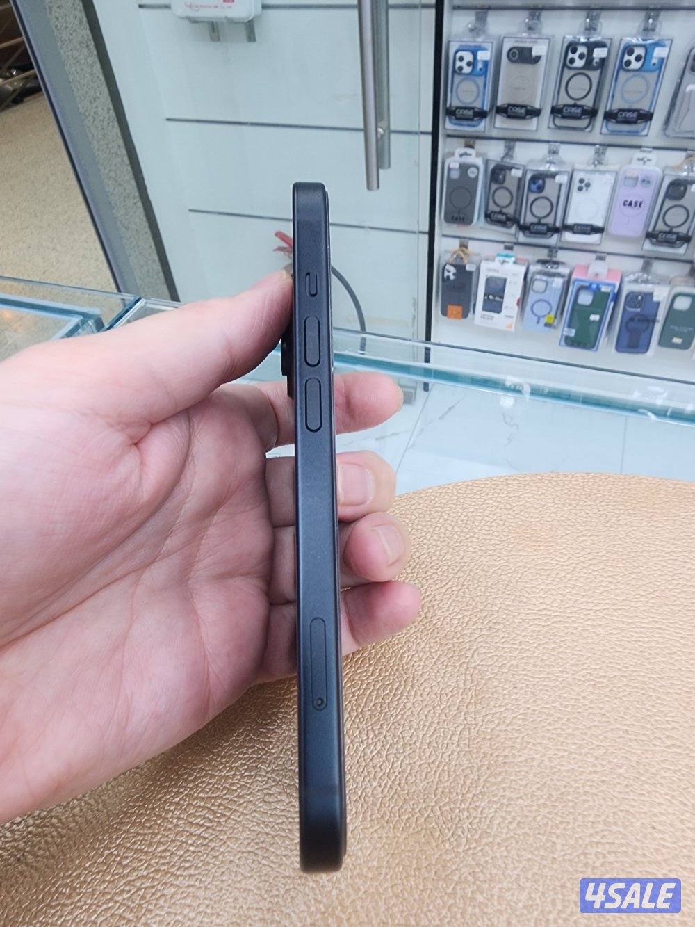 iphone 15 128gb black just open box only one cycle count.4