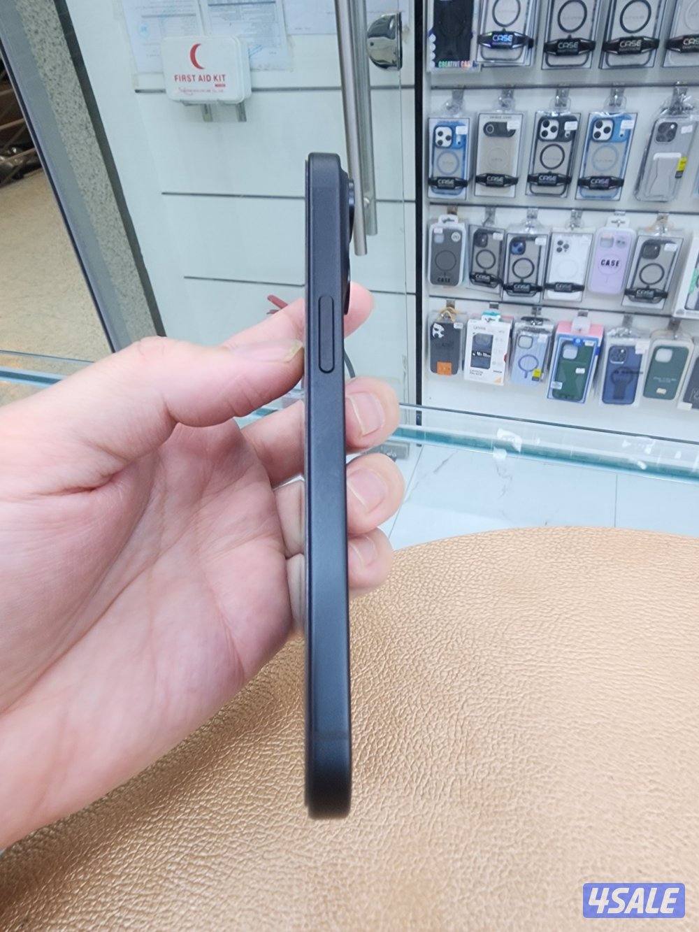 iphone 15 128gb black just open box only one cycle count.5