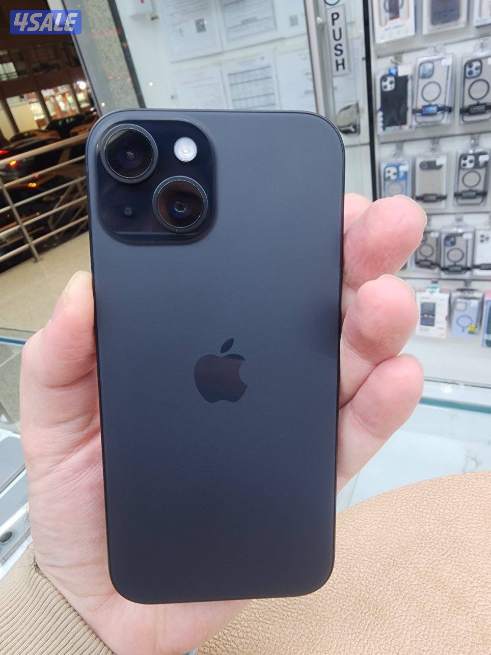 iphone 15 128gb black just open box only one cycle count.6