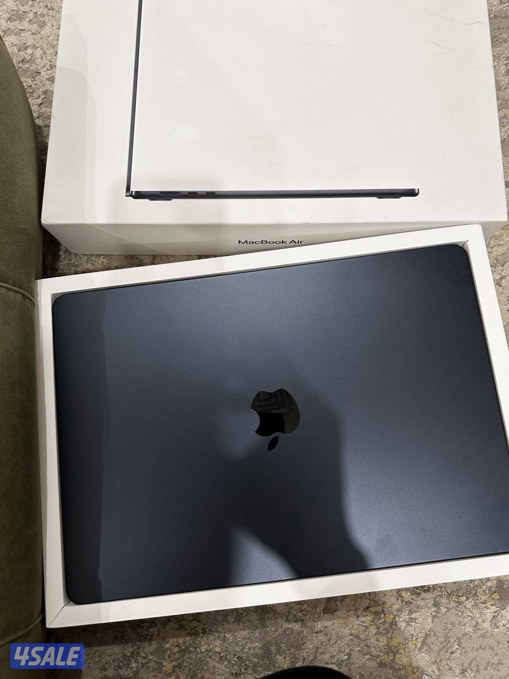 Mac book air m2 15 inch battery100%4