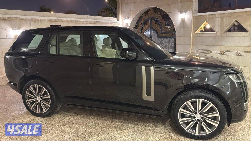 رنج روفر كلاسيك HSE موديل 2025 عداد 10 الف كيلو فقط تحت كفاله شرط فحص2