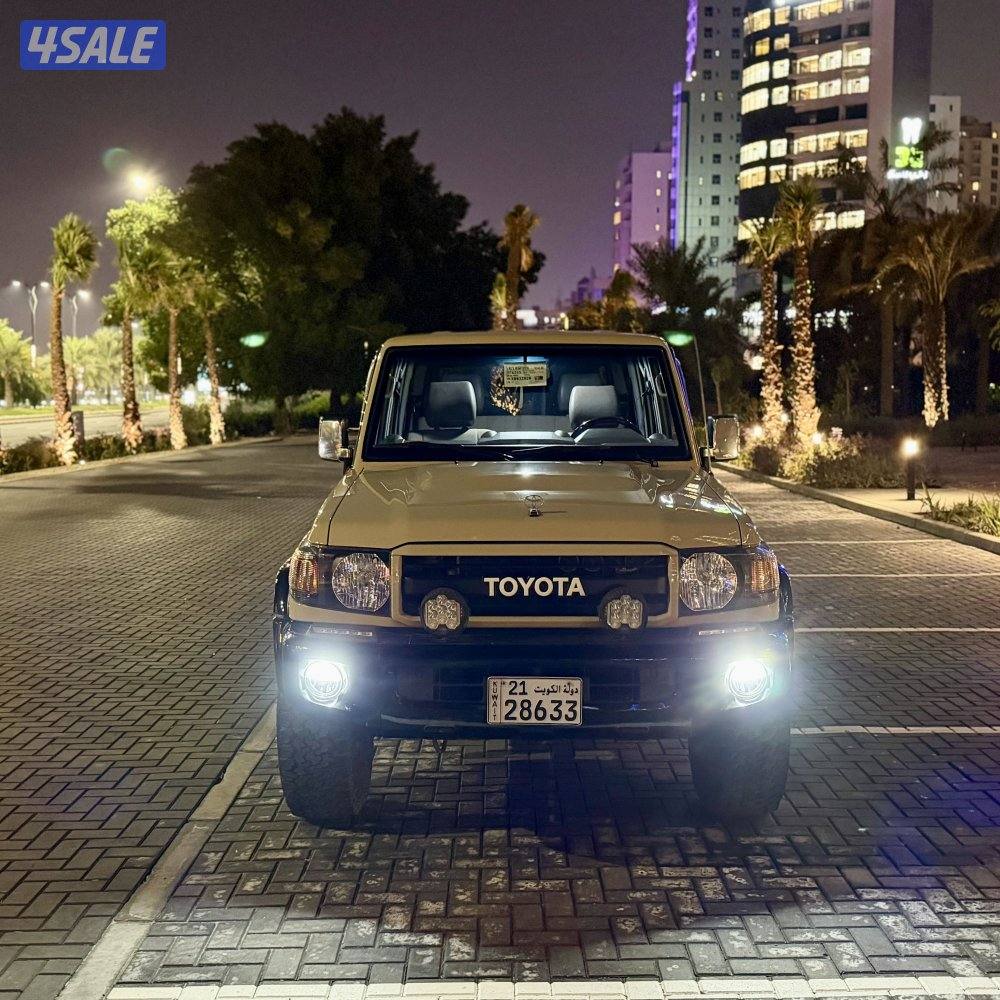 تويوتا لاندكروزر فئة ال 70 موديل 22 عداد 81 سيرفس منتظم بالوكاله0