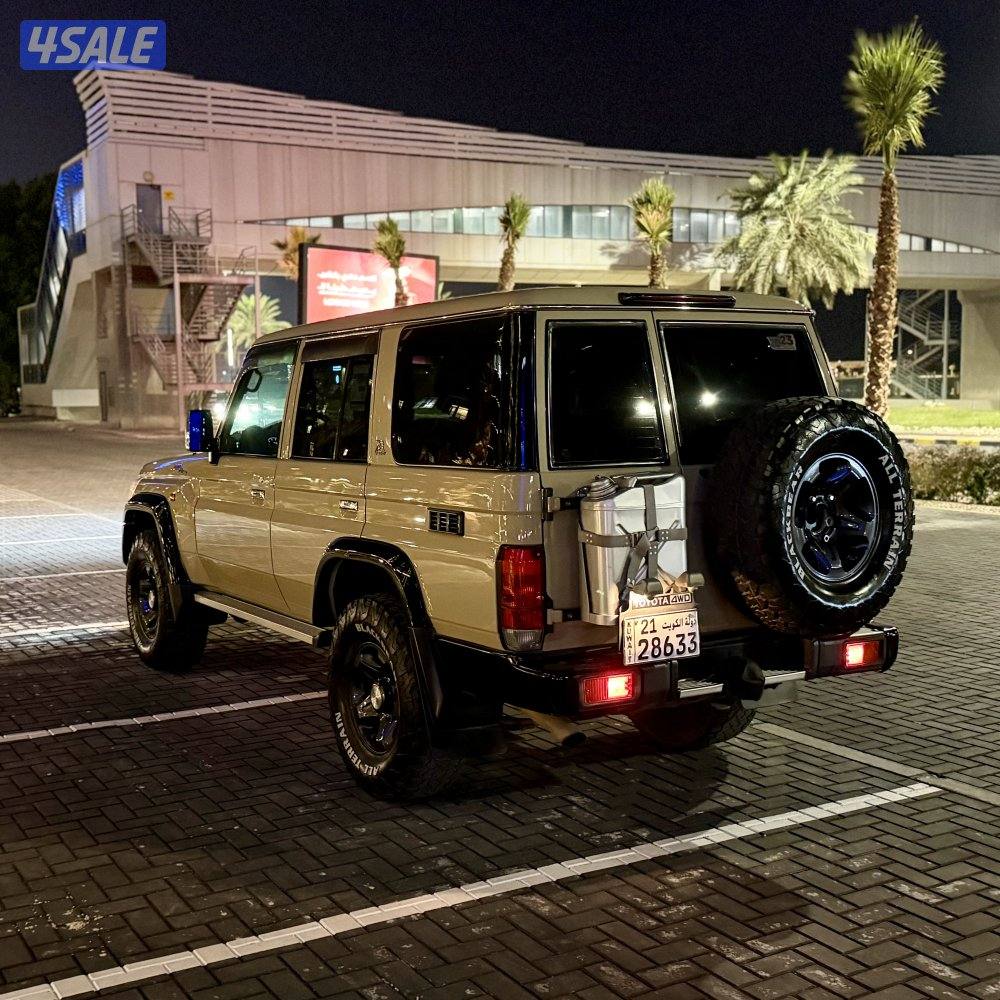 تويوتا لاندكروزر فئة ال 70 موديل 22 عداد 81 سيرفس منتظم بالوكاله6