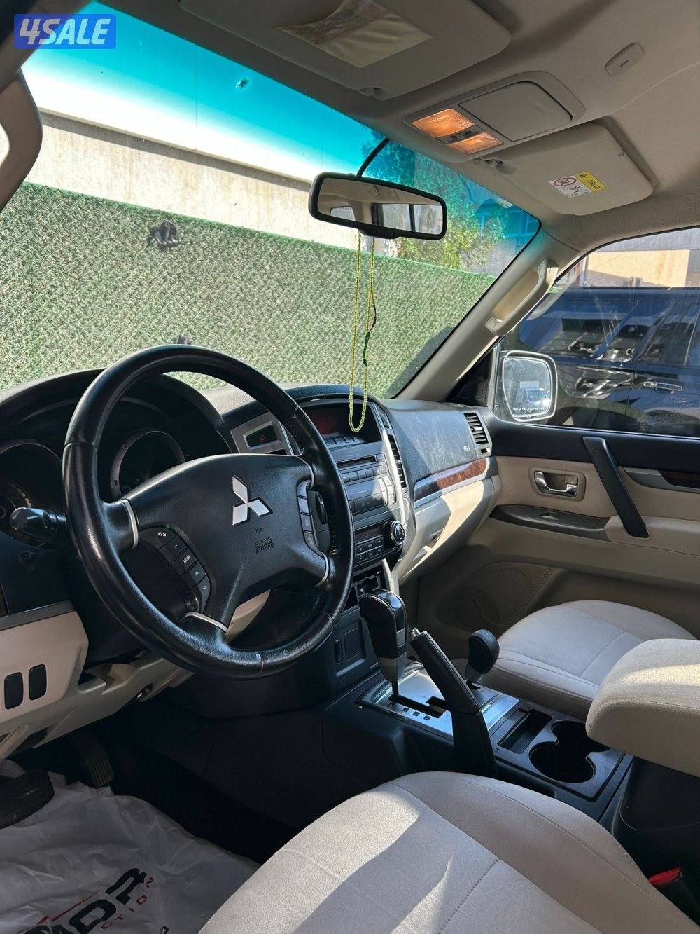 للبيع باجيرو 2016 صبغ الوكاله ماعدا قطعه0