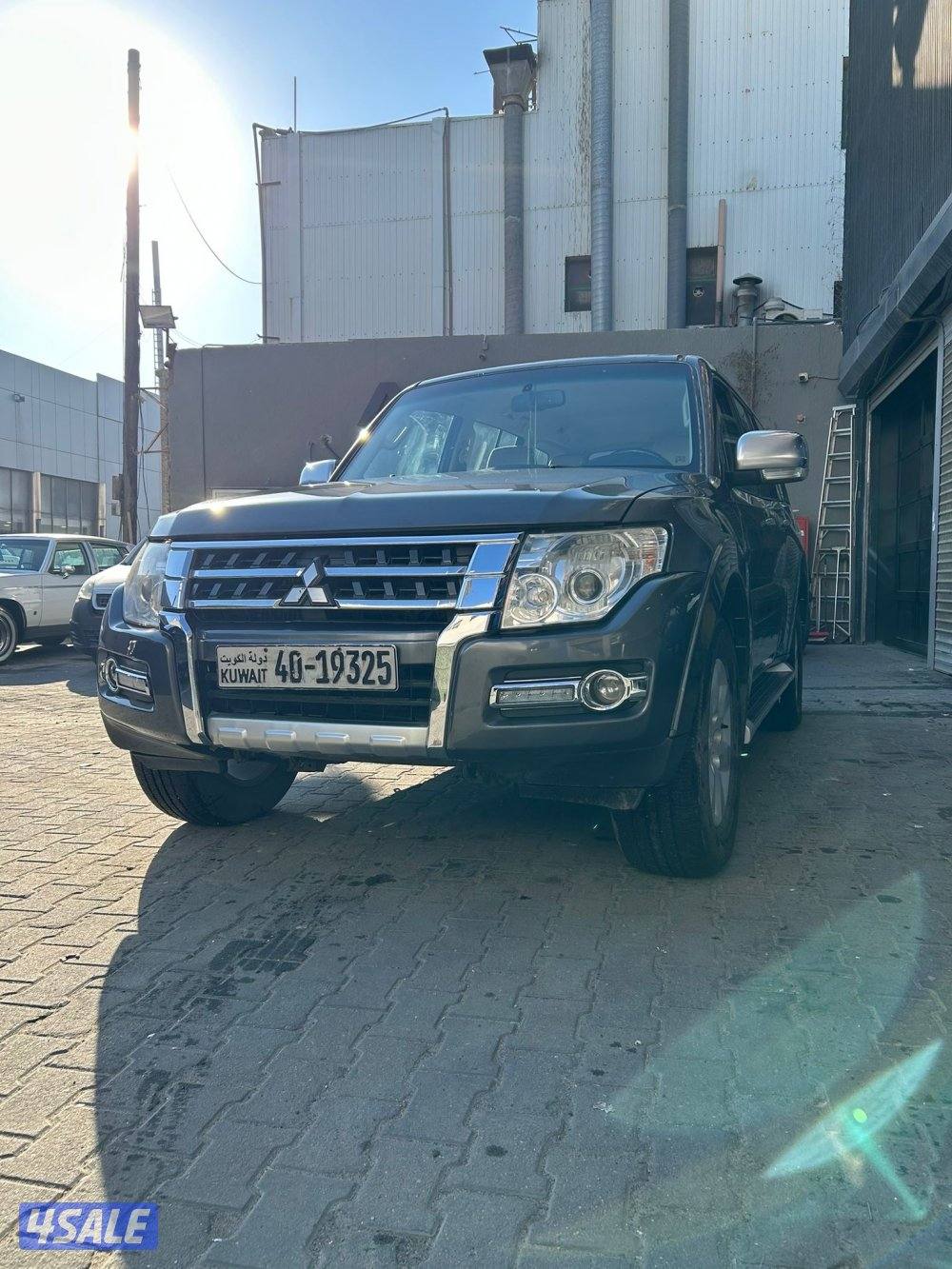 للبيع باجيرو 2016 صبغ الوكاله ماعدا قطعه1