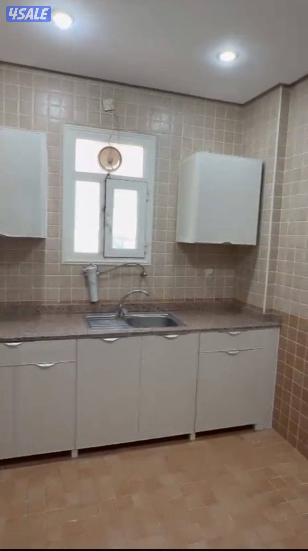 شقه للايجار 3 غرفه منهم غرفه ماستر حولي قطعه 12