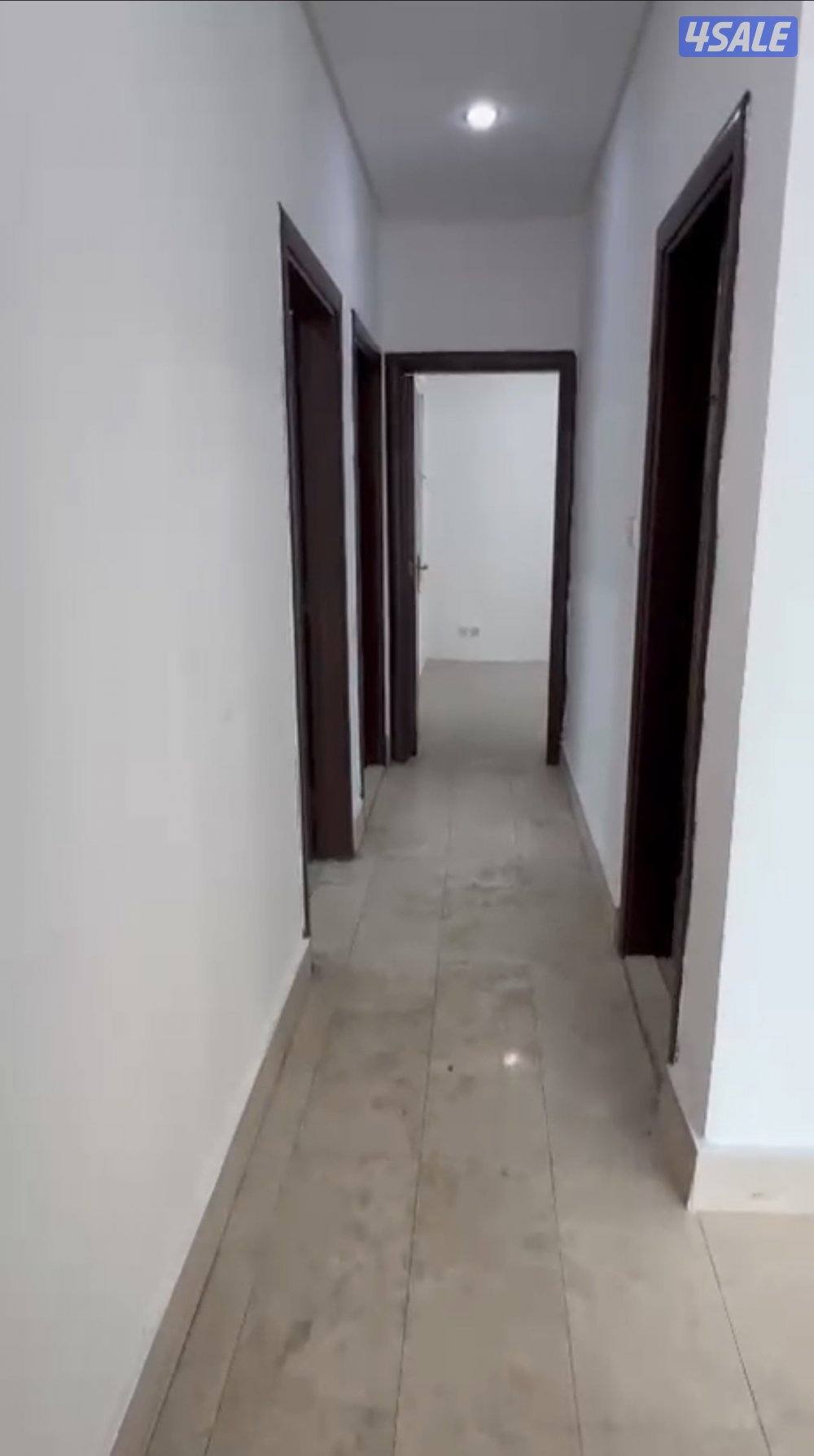 شقه للايجار 3 غرفه منهم غرفه ماستر حولي قطعه 15