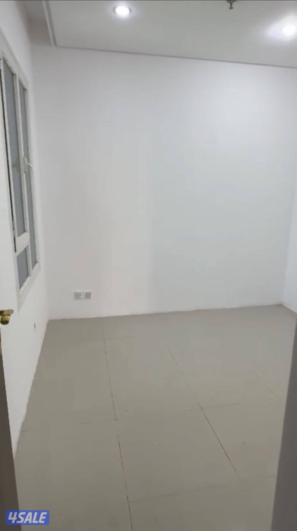 شقه للايجار 3 غرفه منهم غرفه ماستر حولي قطعه 17