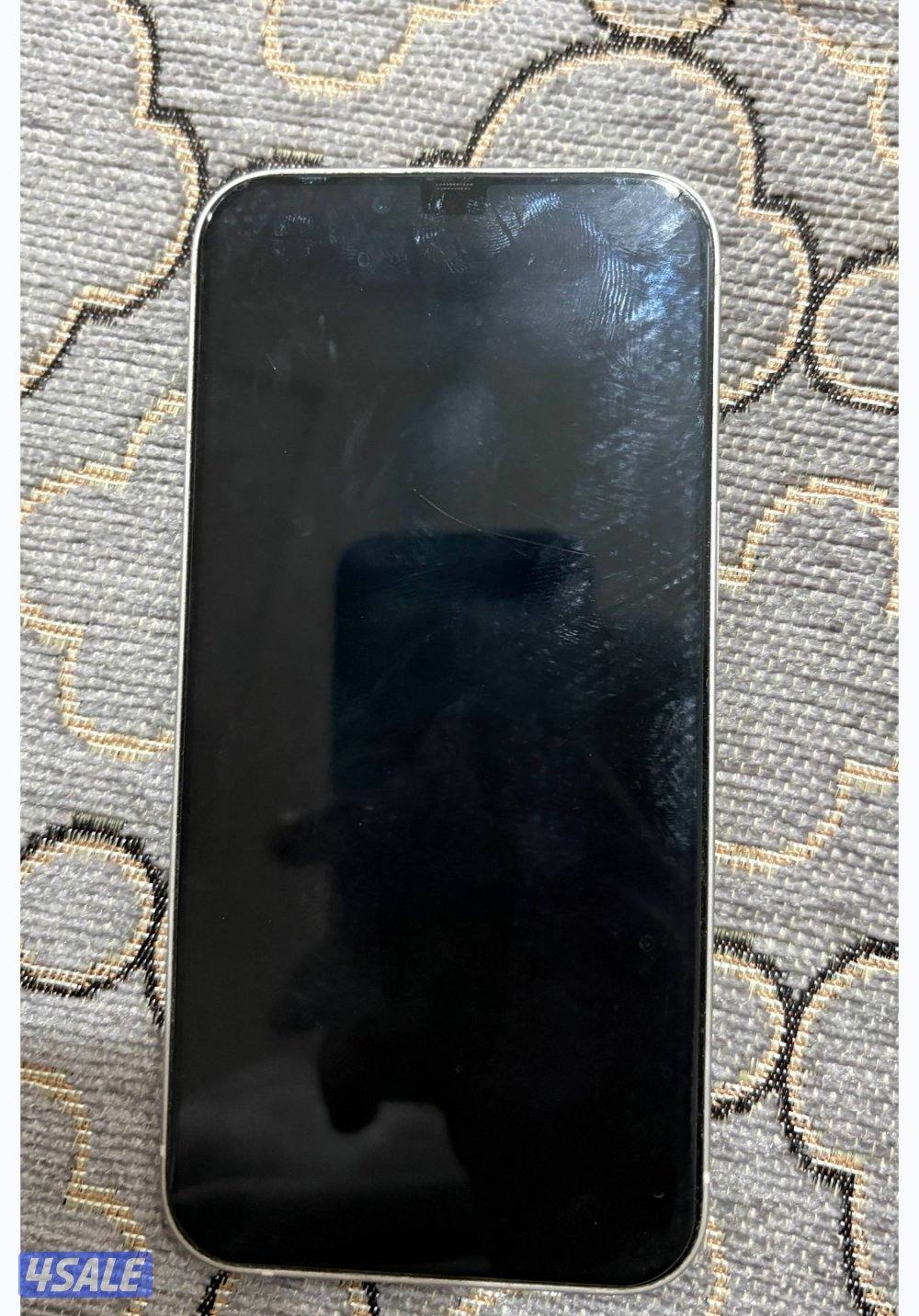 ايفون ١٣ العادي ١٢٨ قيقا نظيف مو مفتوح نسبة البطاريه ٧٦ كرتونته موجوده0