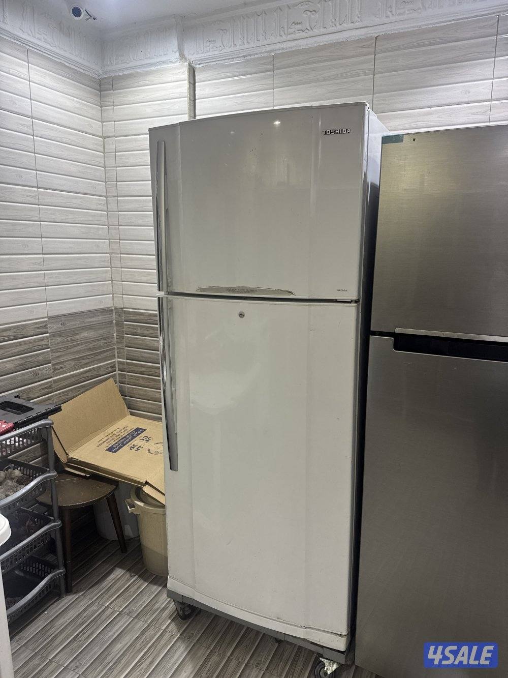 للبيع ثلاجه توشيبا بحالة جيده0