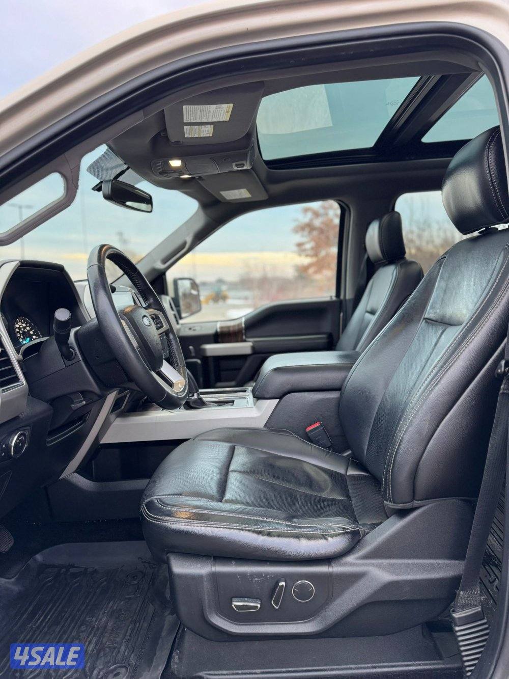 للبيع فورد لاريت1