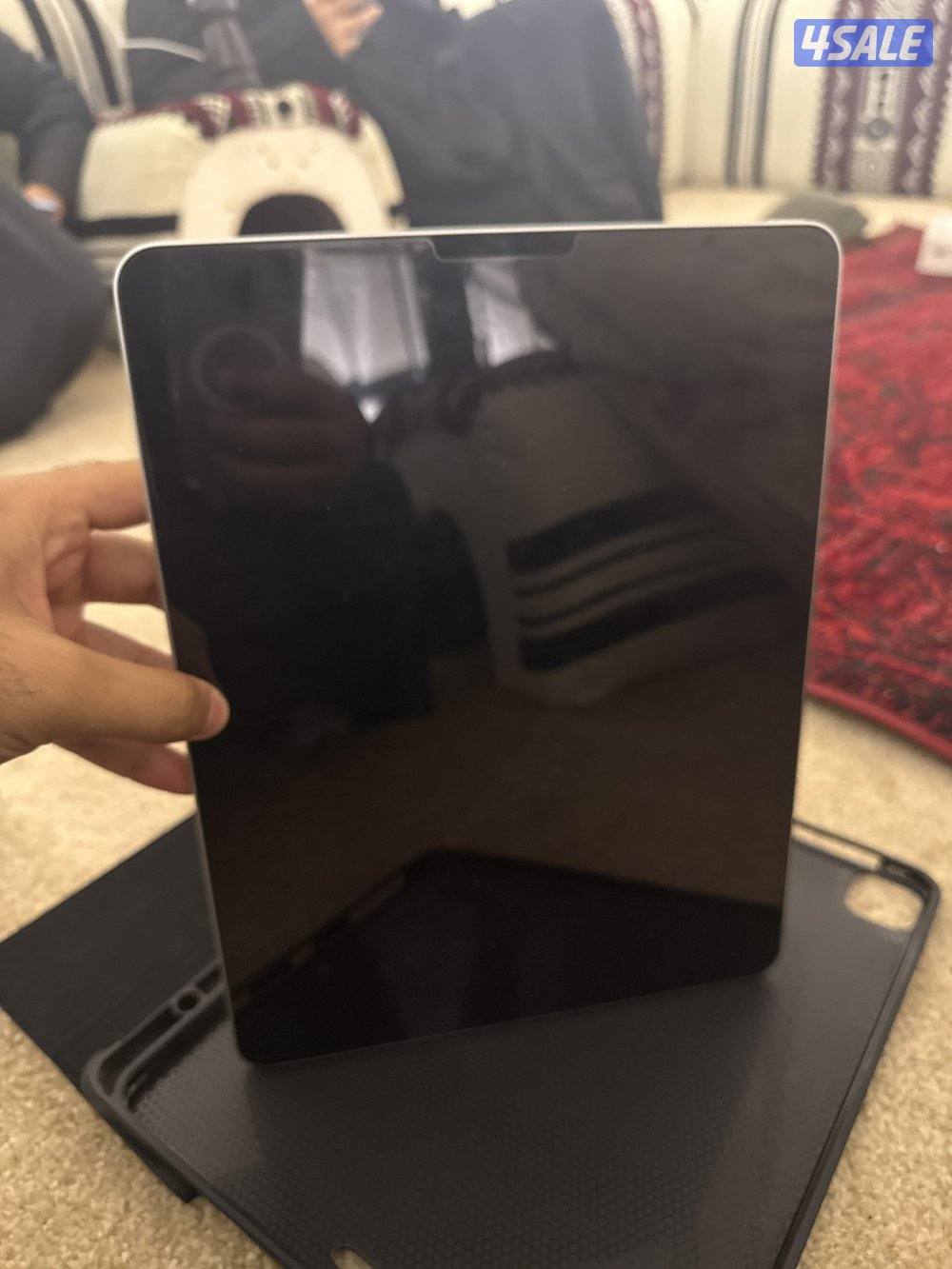 ايباد برو ٢٠٢٢ ١٢ انش0