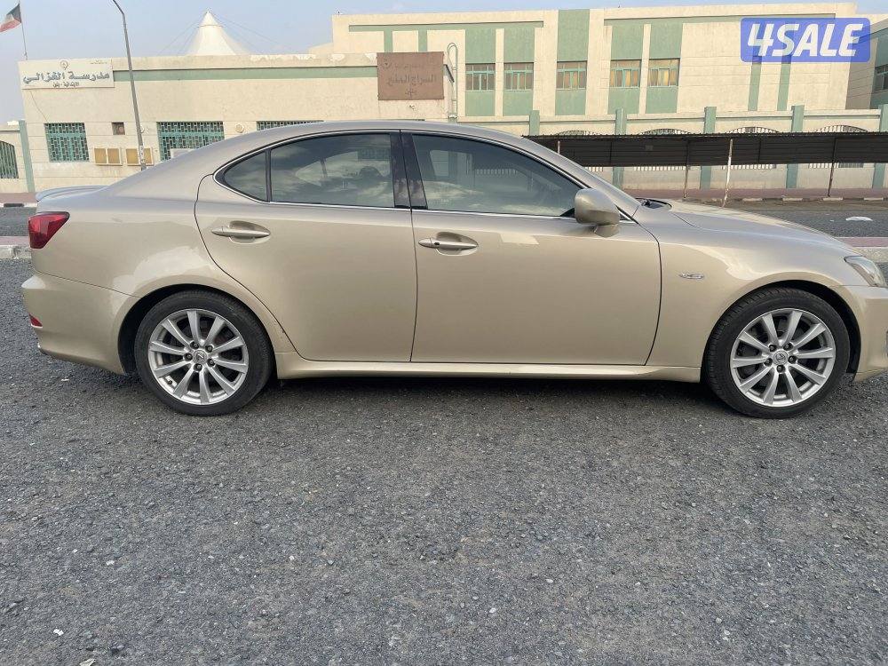 للبيع لكزس 2008 iS3