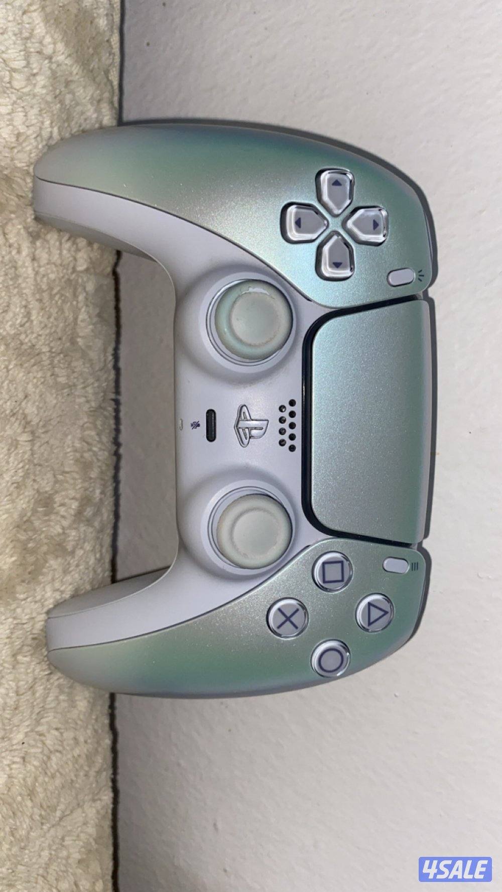 بلاستيشن ٥ ديجتال مع الوايرات ويده اللون الأبيض استعمال نظيف نسخه1