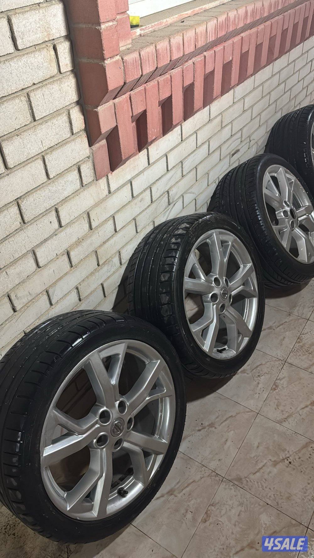 للبيع اربع رنقات مكسيمات اصليه0