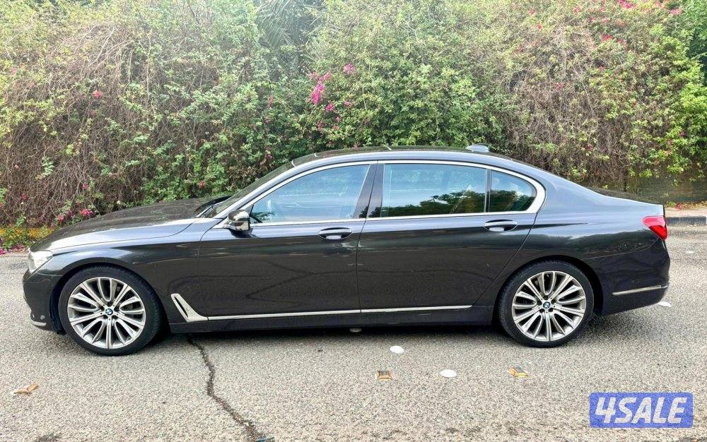 BMW Li740 نظيف جدا 20185