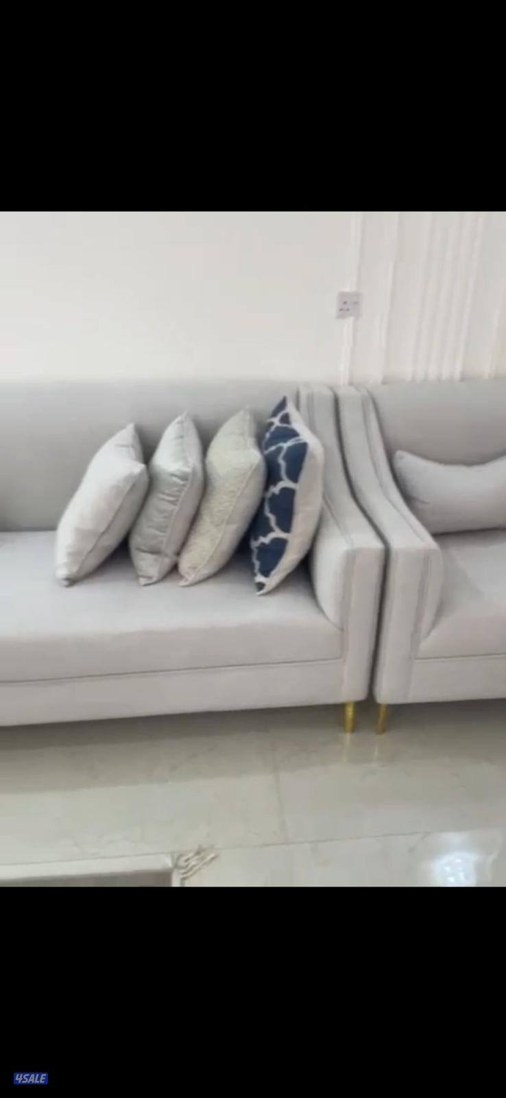 للبيع جلسة شبه جديده ست قطع استخدام خفيف يصلح لصاله كبيرة3