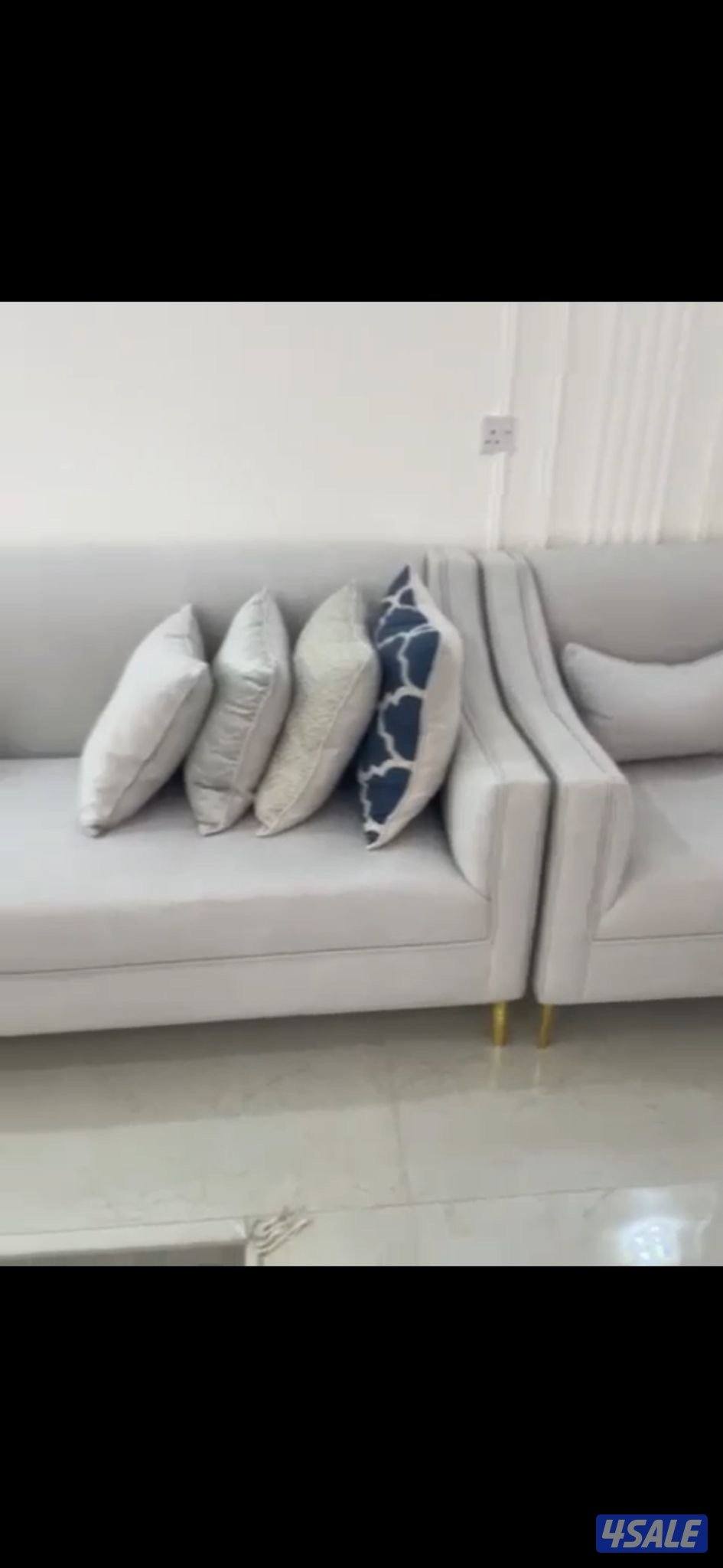 للبيع جلسة شبه جديد استخدام خفيف ست قطع تصلح لصالة كبيرة1