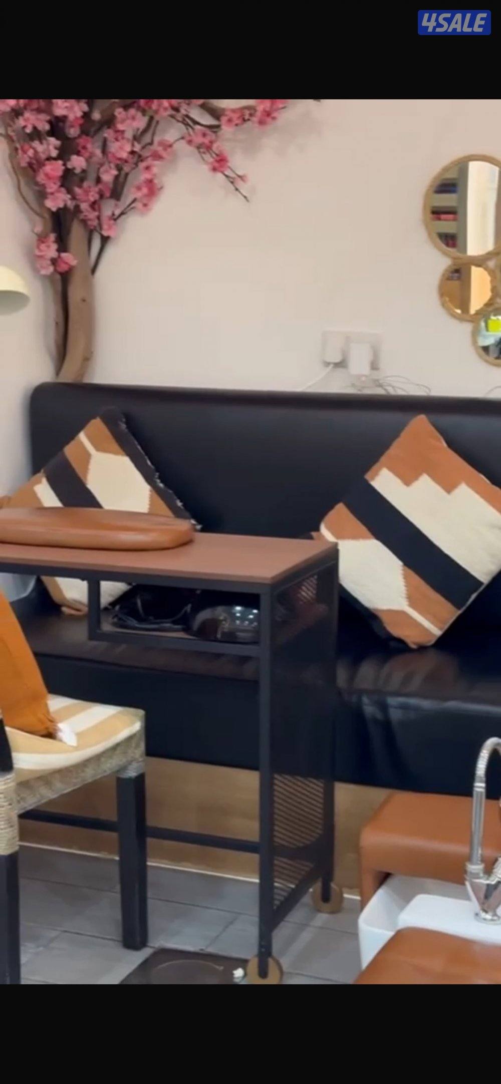 للبيع صالون مع الرخصه والعاملات3