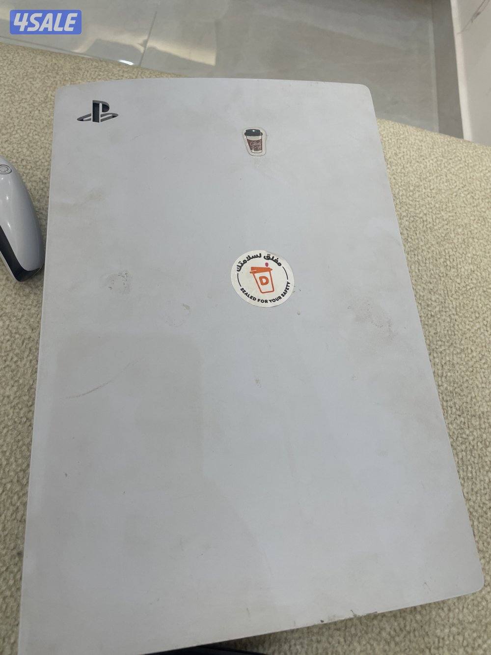 ‏بلاي ستيشن خمسة مع يده 2 و ويراتها وقاعدة التثبيبت2