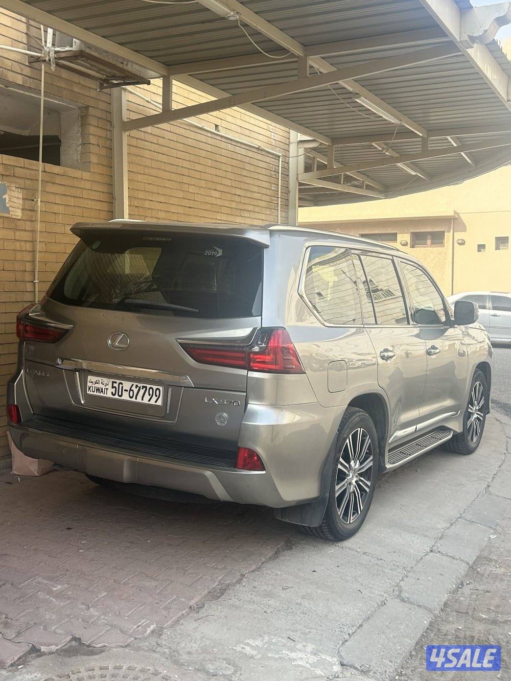 لبيع جيب لكزس كامل الموصفات رمادي من دخل احمر سيرفس منتضم في الوكاله2