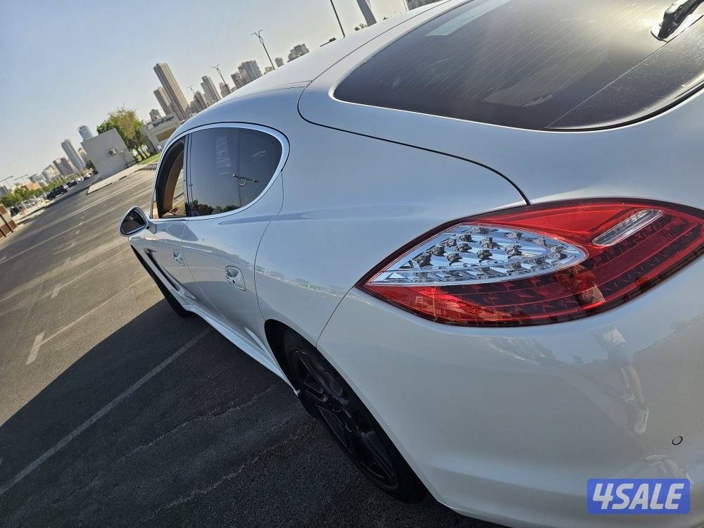 Porsche Panamera 4S 20114