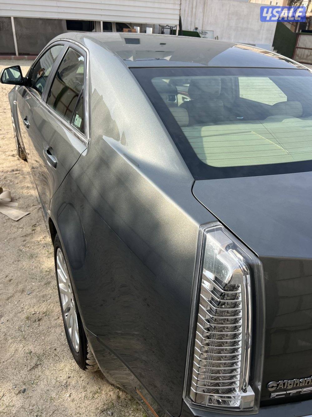 للبيع كاديلاك موديل ٢٠١١0