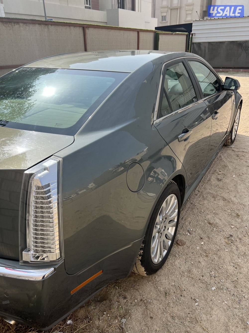 للبيع كاديلاك موديل ٢٠١١4