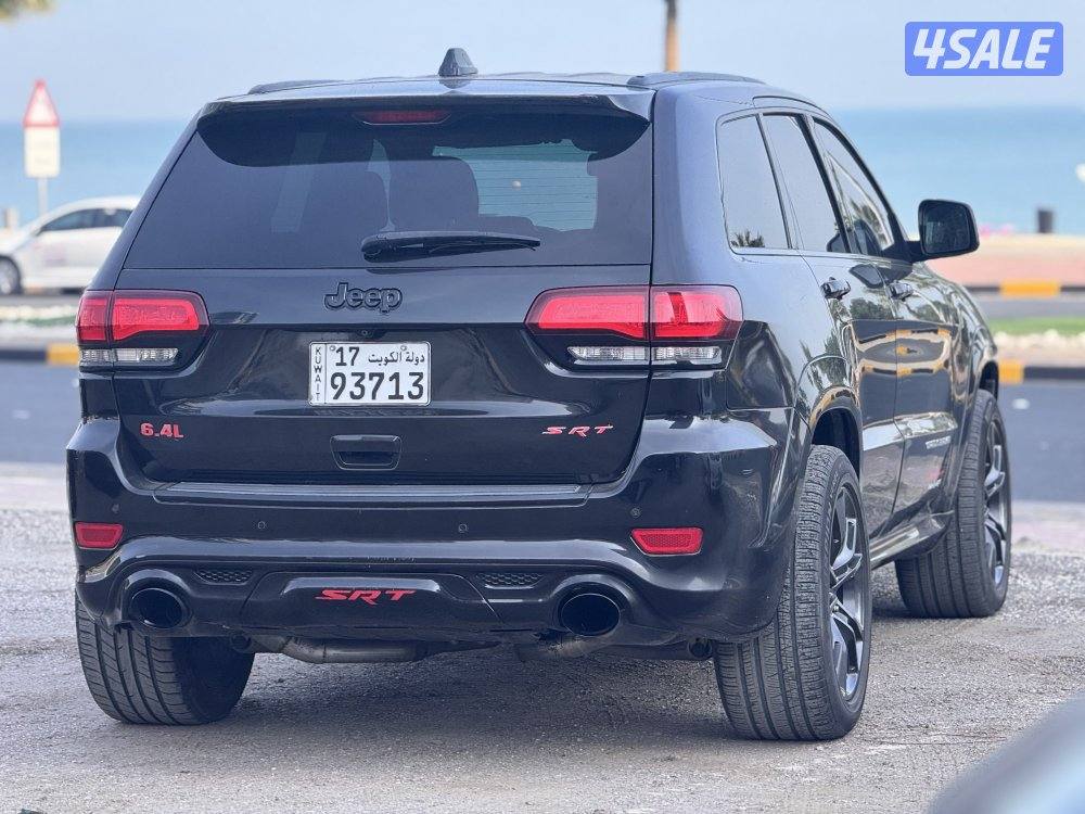للبيع جيب جراند شيروكي  SRT8 موديل 20165