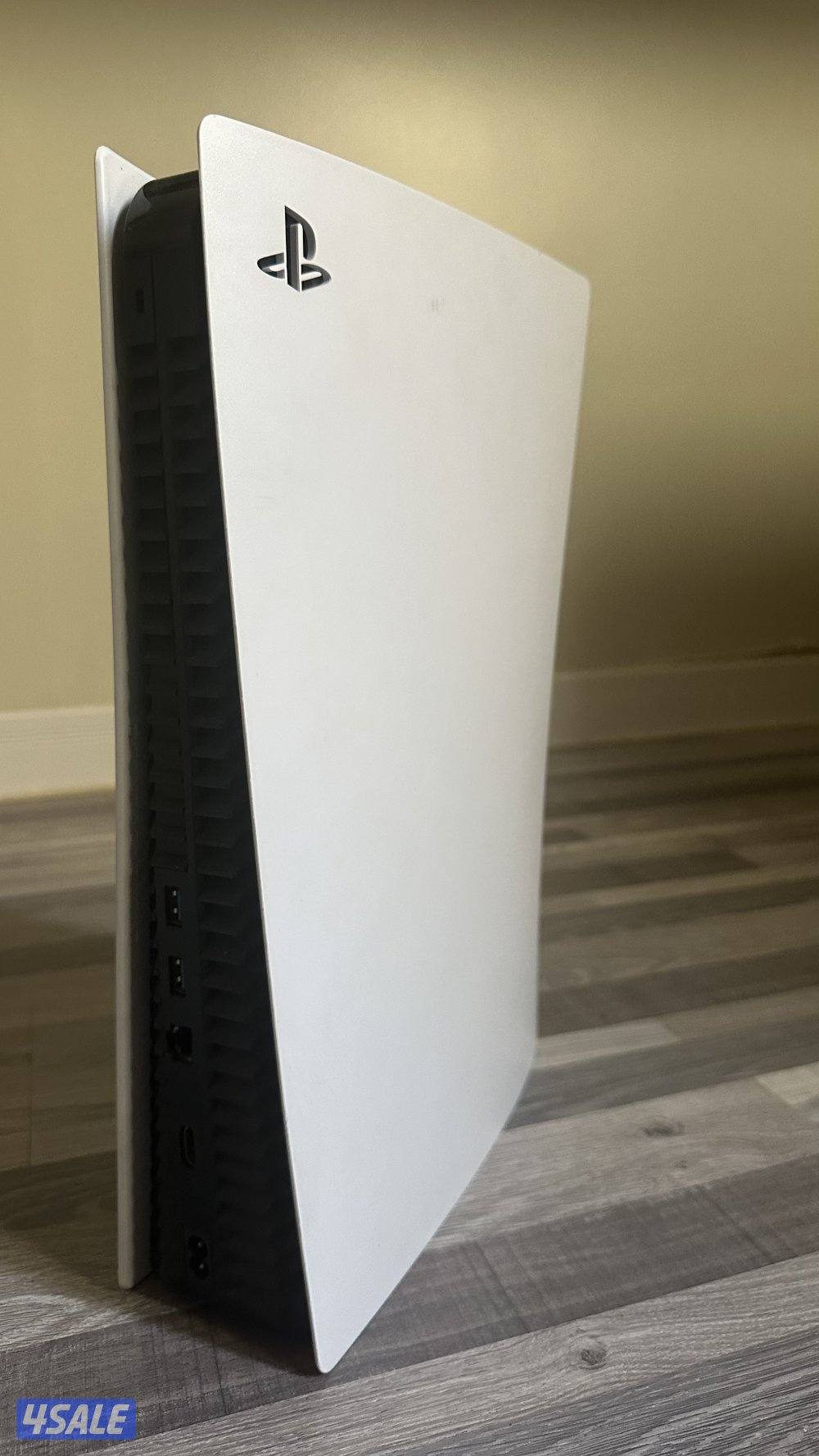 للبيع بلاستيشن 5 مستعمله كالجديدة بكامل ملحقاتها3