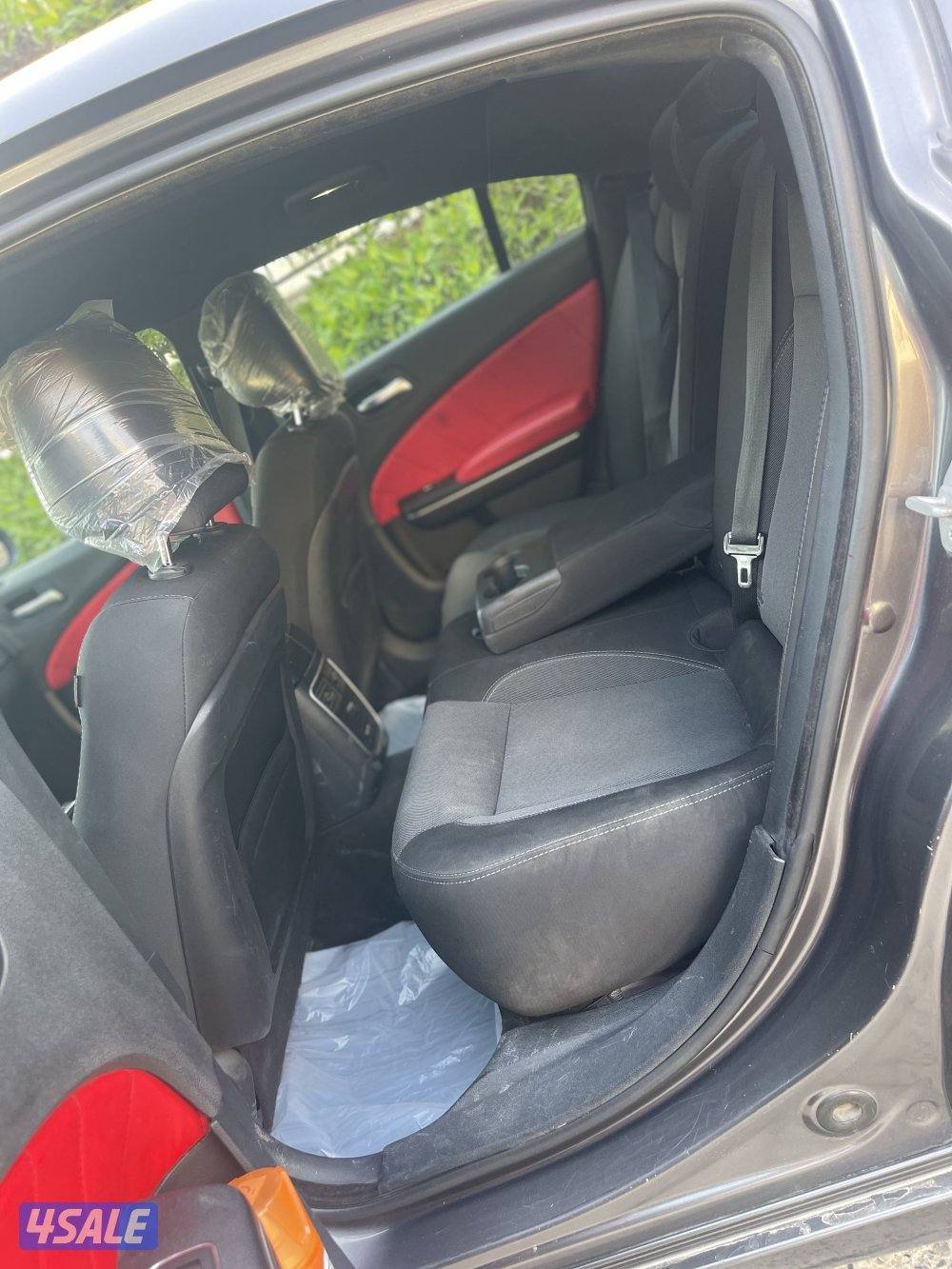 للبيع تشارجر موديل 2015 نضيف جداً2