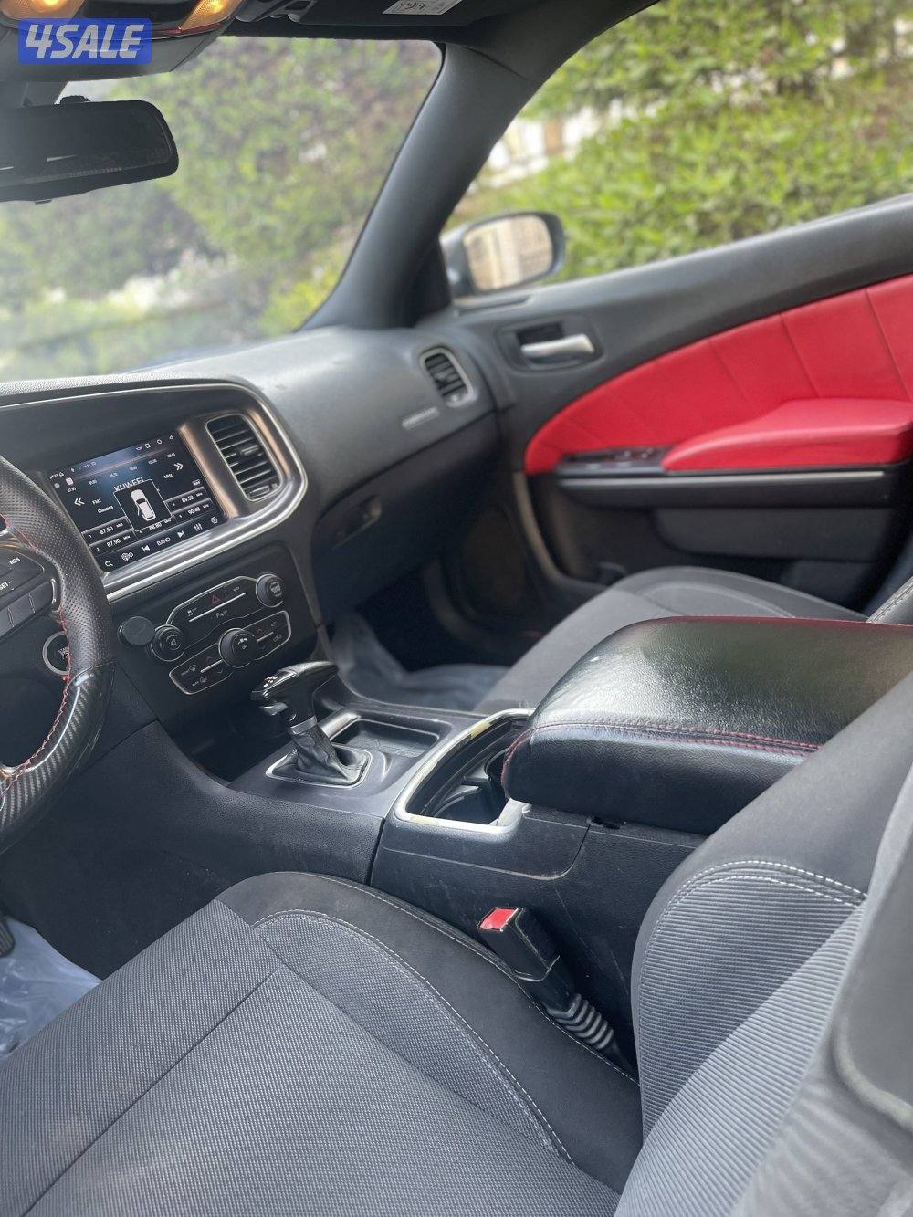 للبيع تشارجر موديل 2015 نضيف جداً5