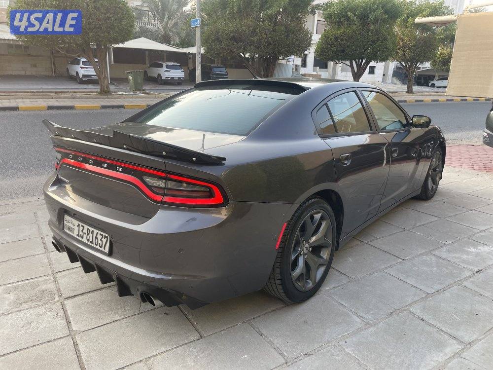 للبيع تشارجر موديل 2015 نضيف جداً9