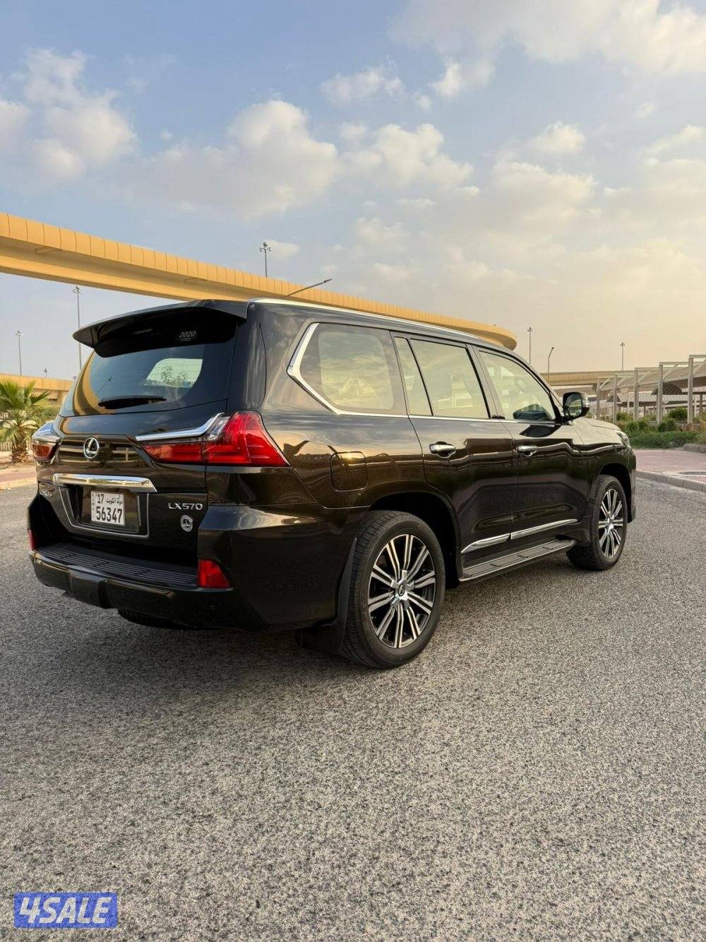 لكزس LX570 الساير 2020 درجه اولى بحاله الوكاله عداد 120 الف3