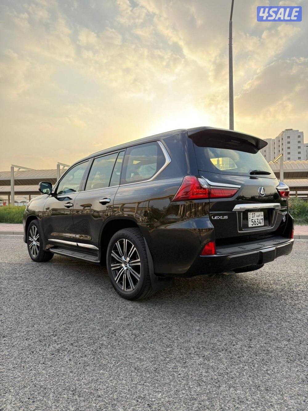 لكزس LX570 الساير 2020 درجه اولى بحاله الوكاله عداد 120 الف2