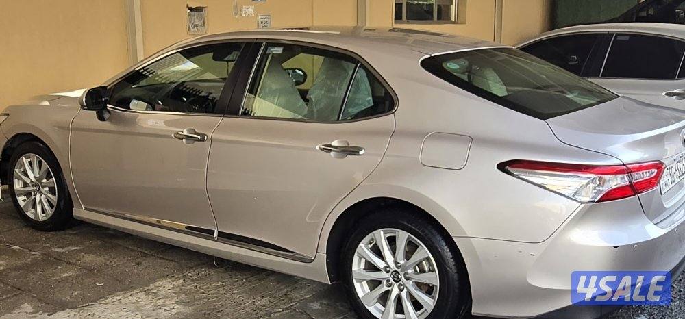 للبيع كامري 2019 ذهبي بحالة ممتازة0