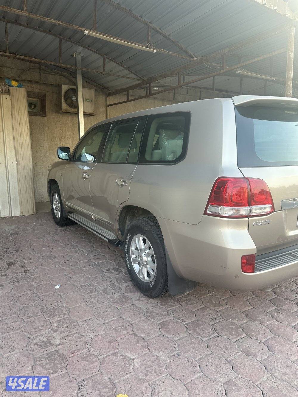 للبيع  لاندكروزر موديل ٢٠١٠ ماشي ٣٩٣ سيرفيس منتظم بالوكاله شرط بلكامل0