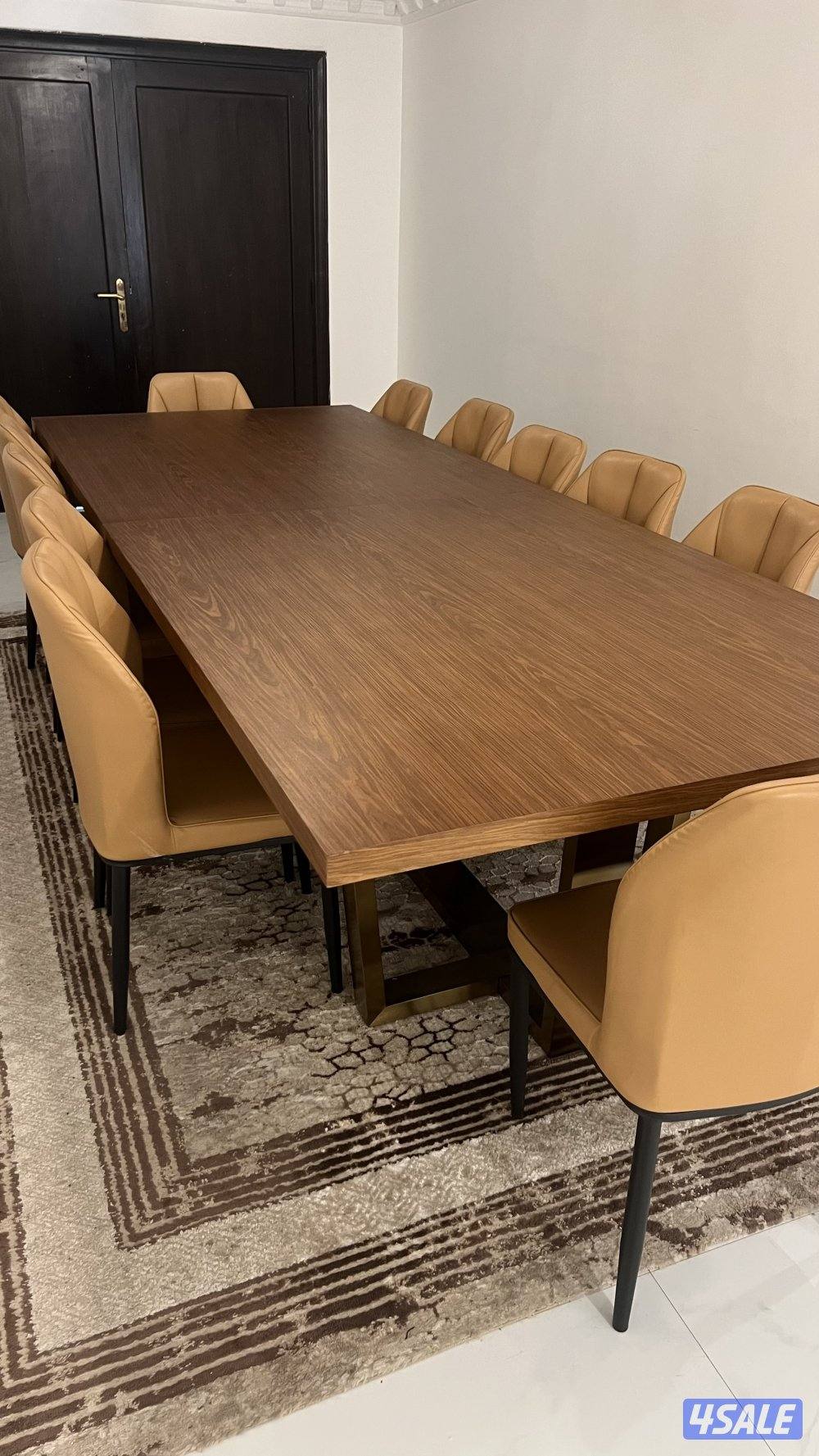 طاولة طعام من هوم سنتر مع ١٢ كرسي من بسمة هوم4