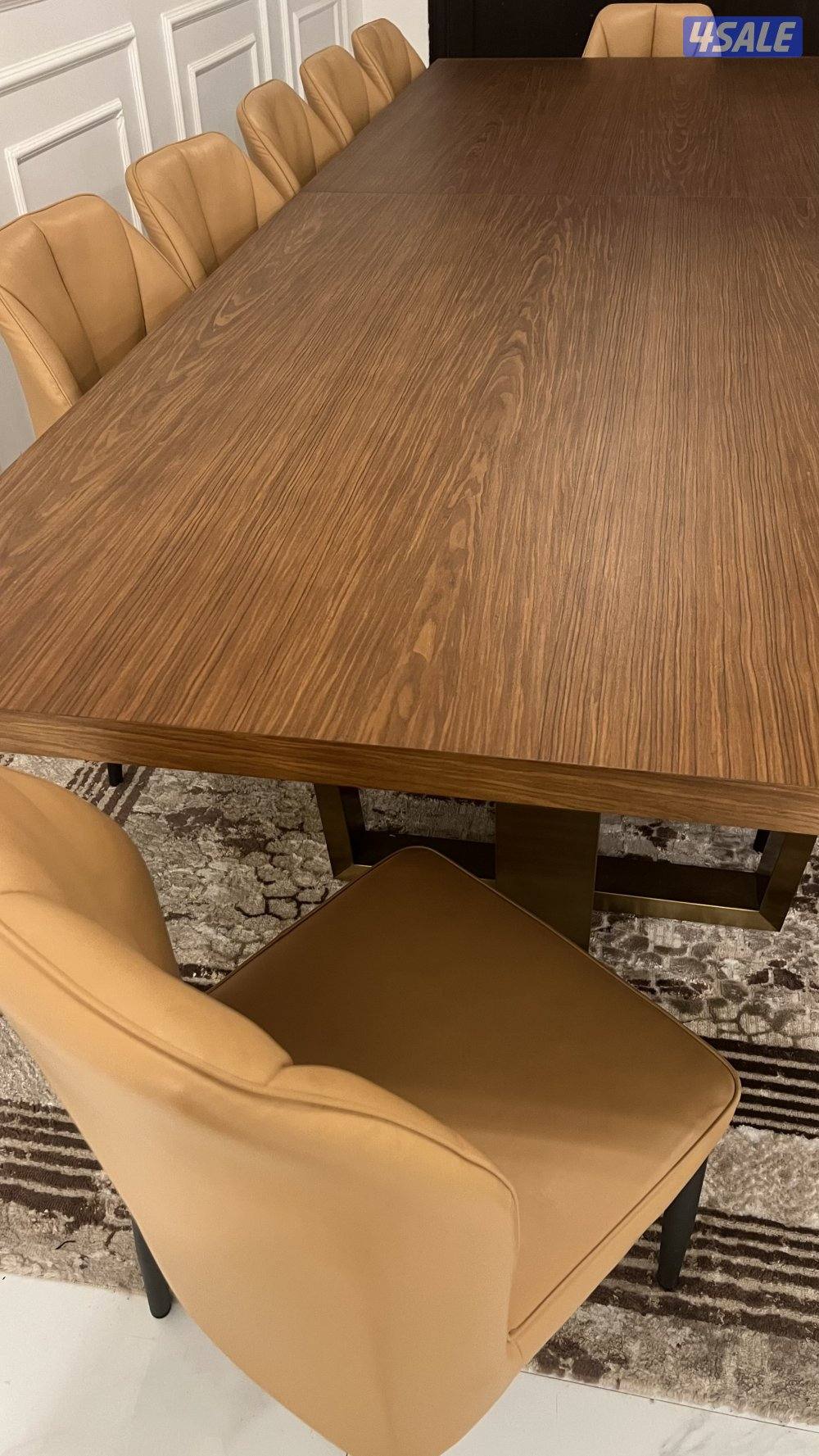 طاولة طعام من هوم سنتر مع ١٢ كرسي من بسمة هوم6