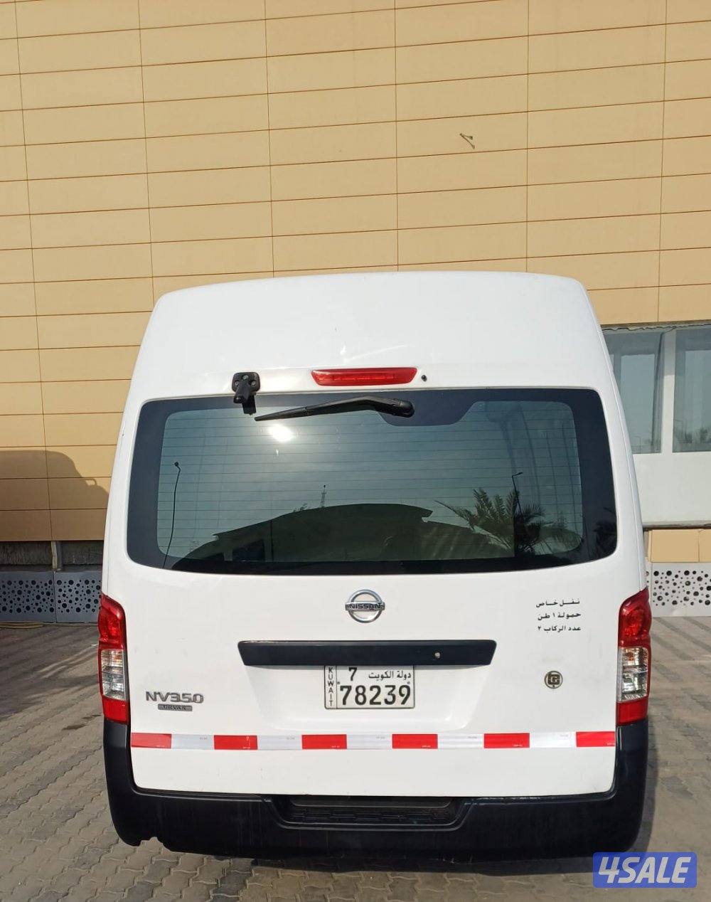 للبيع باص مقفل اتوماتيك نيسان3