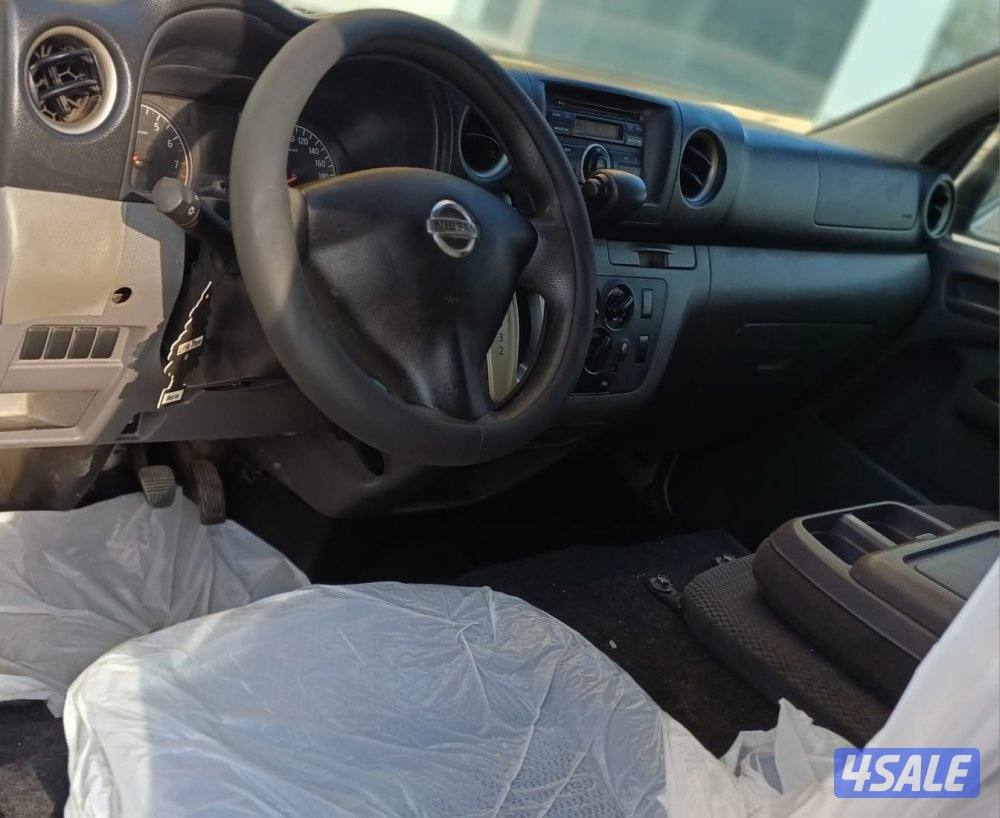 للبيع باص مقفل اتوماتيك نيسان7