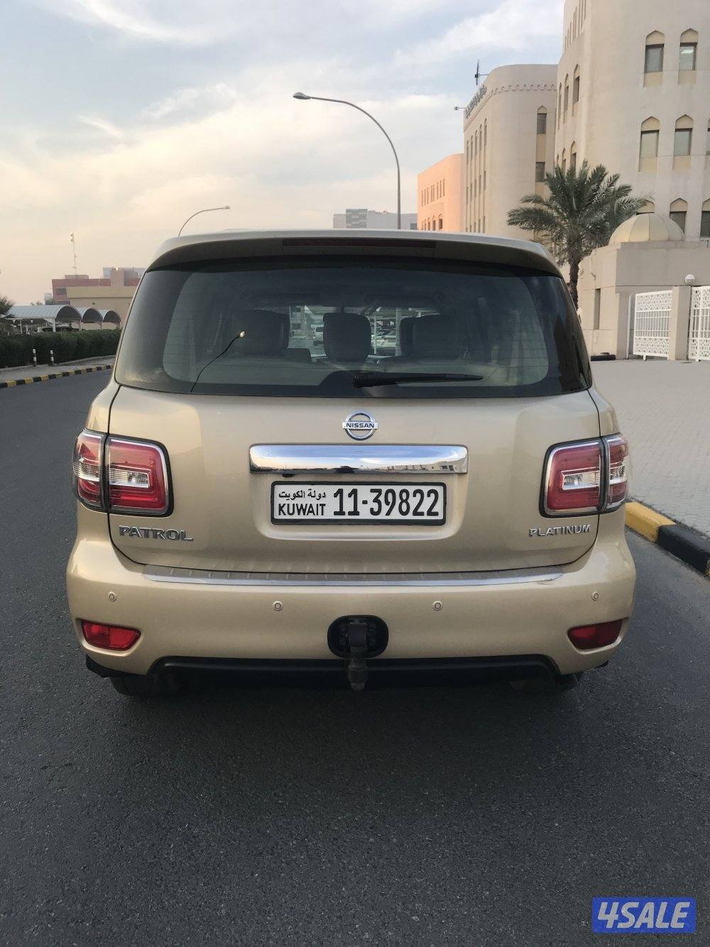 جيب نيسان باترول بلاتنيوم مديل  2014  لون ذهبي2