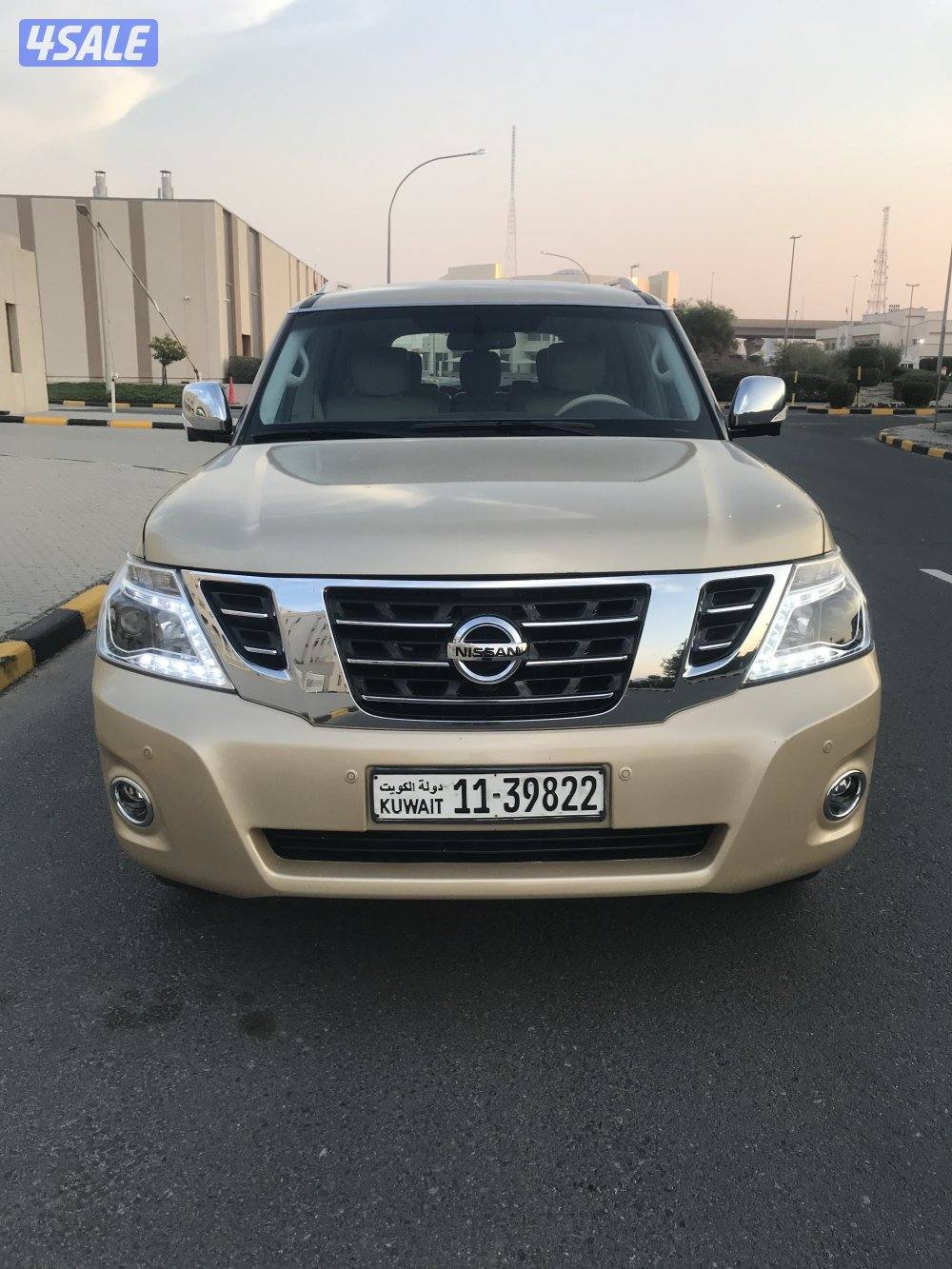 جيب نيسان باترول بلاتنيوم مديل  2014  لون ذهبي8