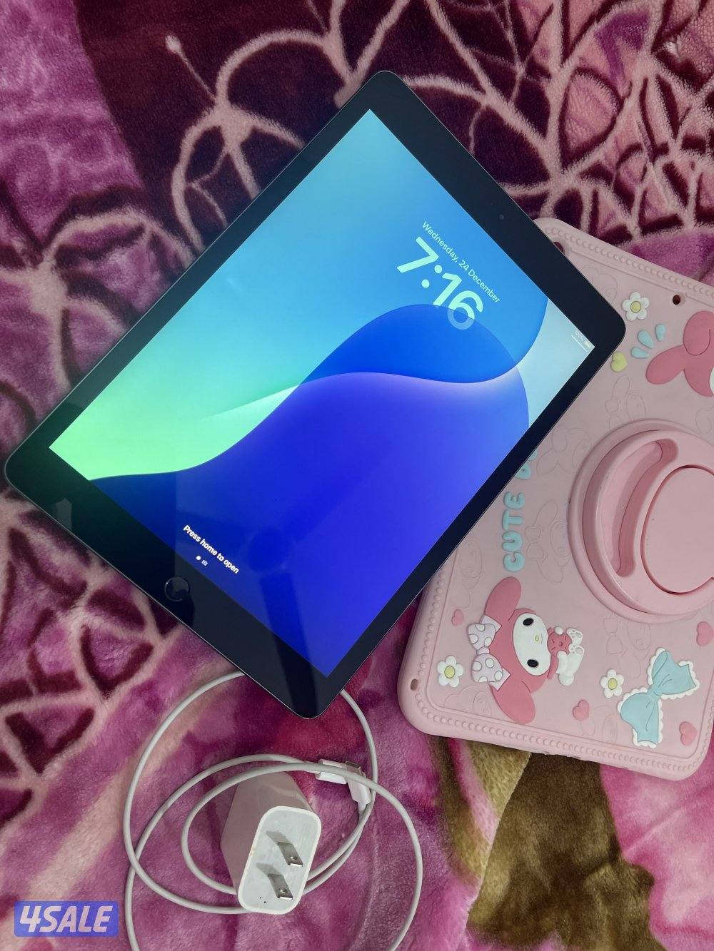 ايباد ابل 7 السابع 32 قيقا مو مصلح وشغال تمام شاشة 10.2 نظيف0