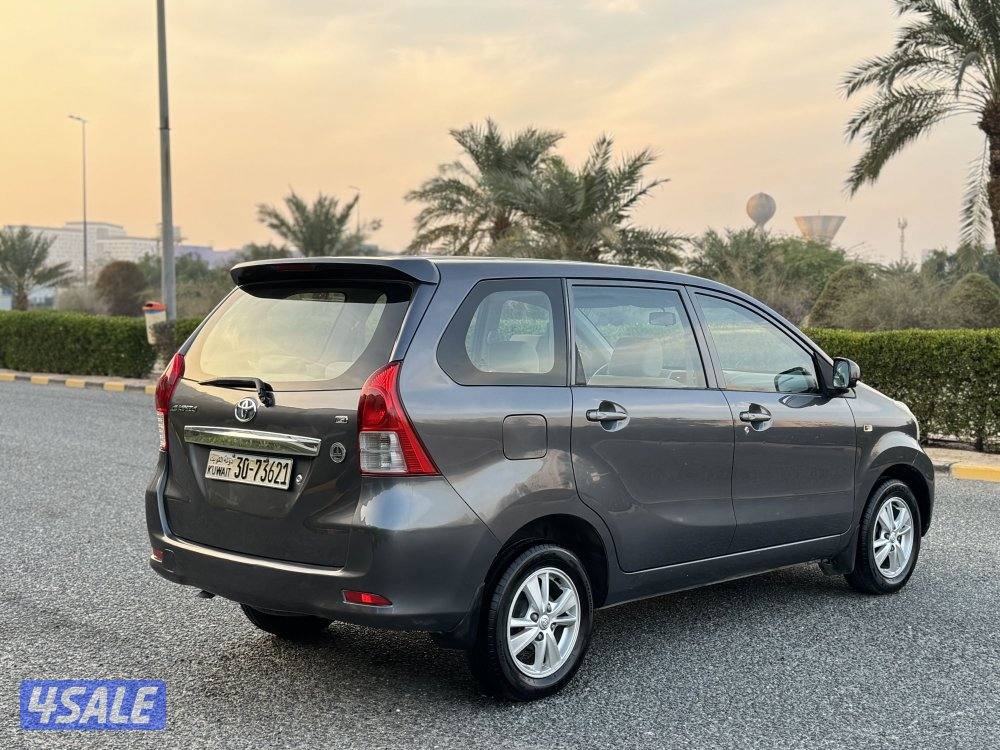 تويوتا افانزا موديل 2015 بحاله ممتازه جدا3