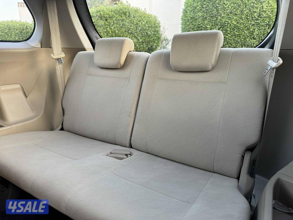 تويوتا افانزا موديل 2015 بحاله ممتازه جدا4